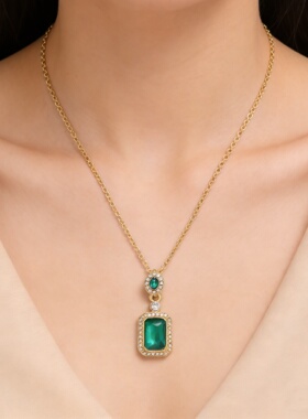 绿色几何方形项链女复古新款小众设计气质高级感项链女生百搭吊坠