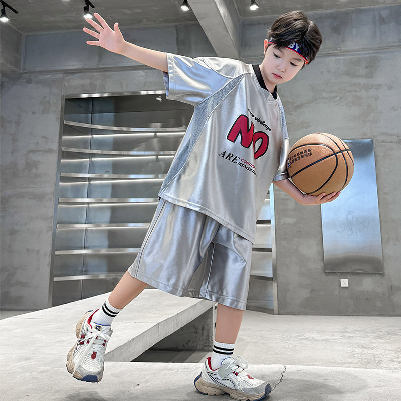 2025夏儿童潮服男童洋气银色运动套装速干男孩短袖球服短裤两件套,淘宝优惠券,粉丝福利购,淘宝优惠卷