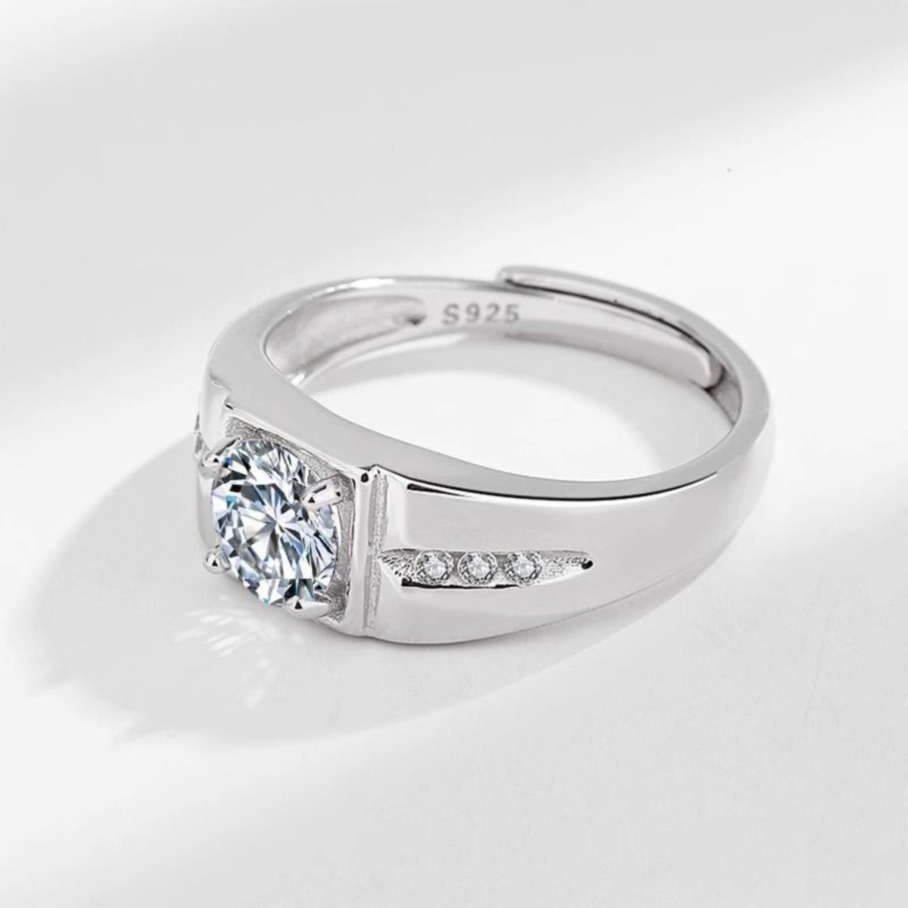 Domineering open moissanite men's ring