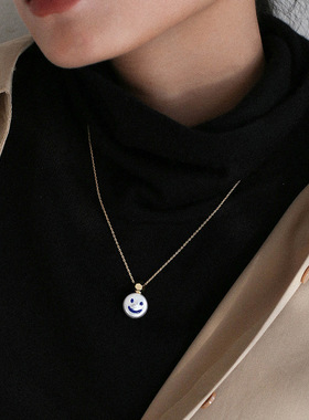 天然珍珠项链女可爱笑脸复古撞色金属感锁骨链个性小巧简约颈