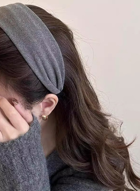 秋冬宽边绒面发箍女2026新款压发洗脸发卡高级感时尚洋气头箍发饰