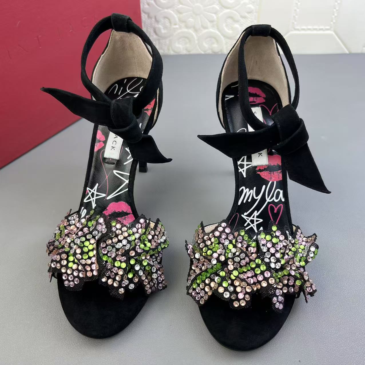 圣积正品处理高跟羊皮时装女鞋高品质夏季新款烫钻一字带通勤凉鞋 - 图2