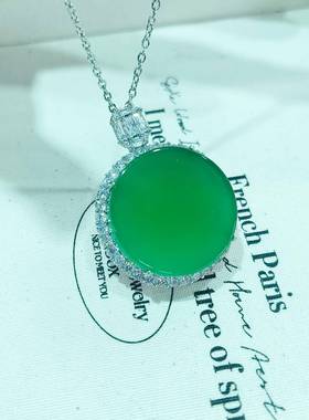 本命年绿玉髓圆形无事牌吊坠玛瑙吊坠满钻镶嵌圆饼玉髓挂件吊坠礼