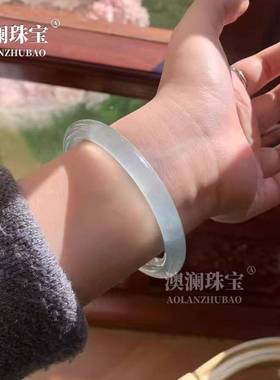 本命年天青冻淡蓝水冰种细圆条石英岩玉手镯少女款玉石美人镯礼物