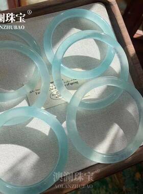 本命年冰种蓝色圆条手镯显白仙女气质温柔风秀气石英岩玉晴水蓝色