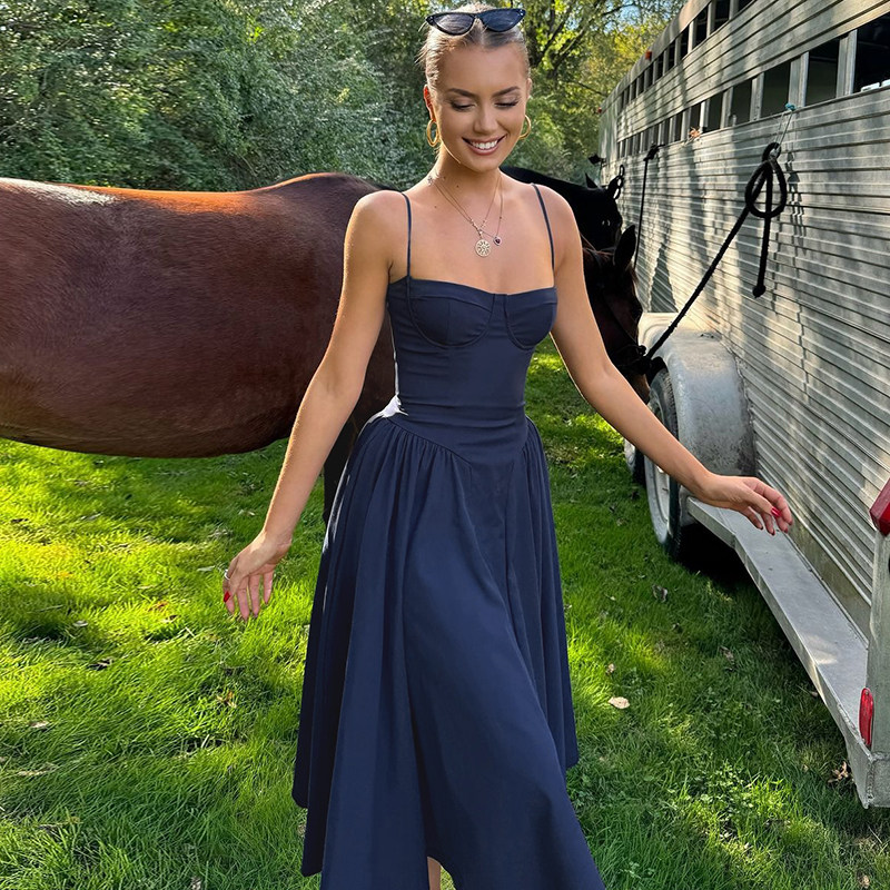 法式复古纯色吊带连衣裙2026夏季穿搭御姐收腰显瘦气质过膝长裙女,淘宝优惠券,粉丝福利购,淘宝优惠卷