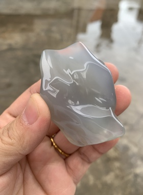 缅甸树化玉手把件高5/宽3.7/厚2.5厘米