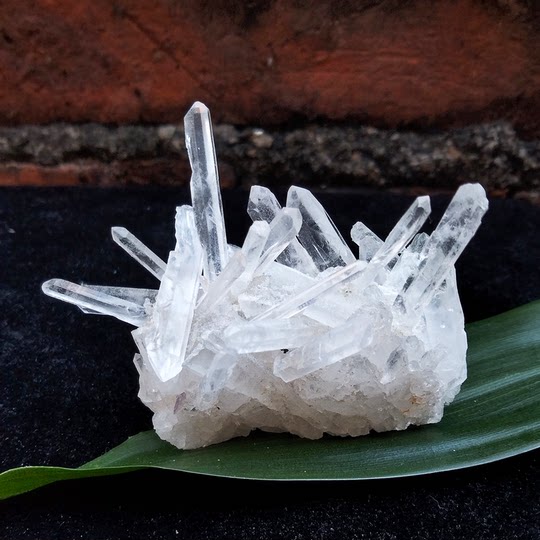 小巧精致天然高透明白水晶簇自然年轻时尚风消磁净化原石水晶摆件