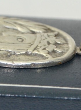 上层精灵的庭院 Art Nouveau法国古董首饰纯银王冠公主浮雕吊坠