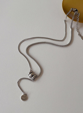 法式冷淡风不规则笑脸吊坠项链女