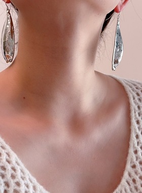 轻奢高级感独特设计肌理纹树叶耳环女小众极简拉丝长款耳夹耳饰品