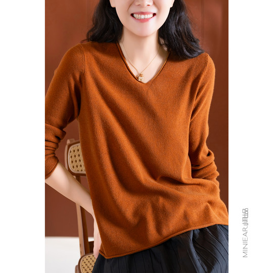 Loose soft and waxy rolled edge V-neck sweater from Xiaoer