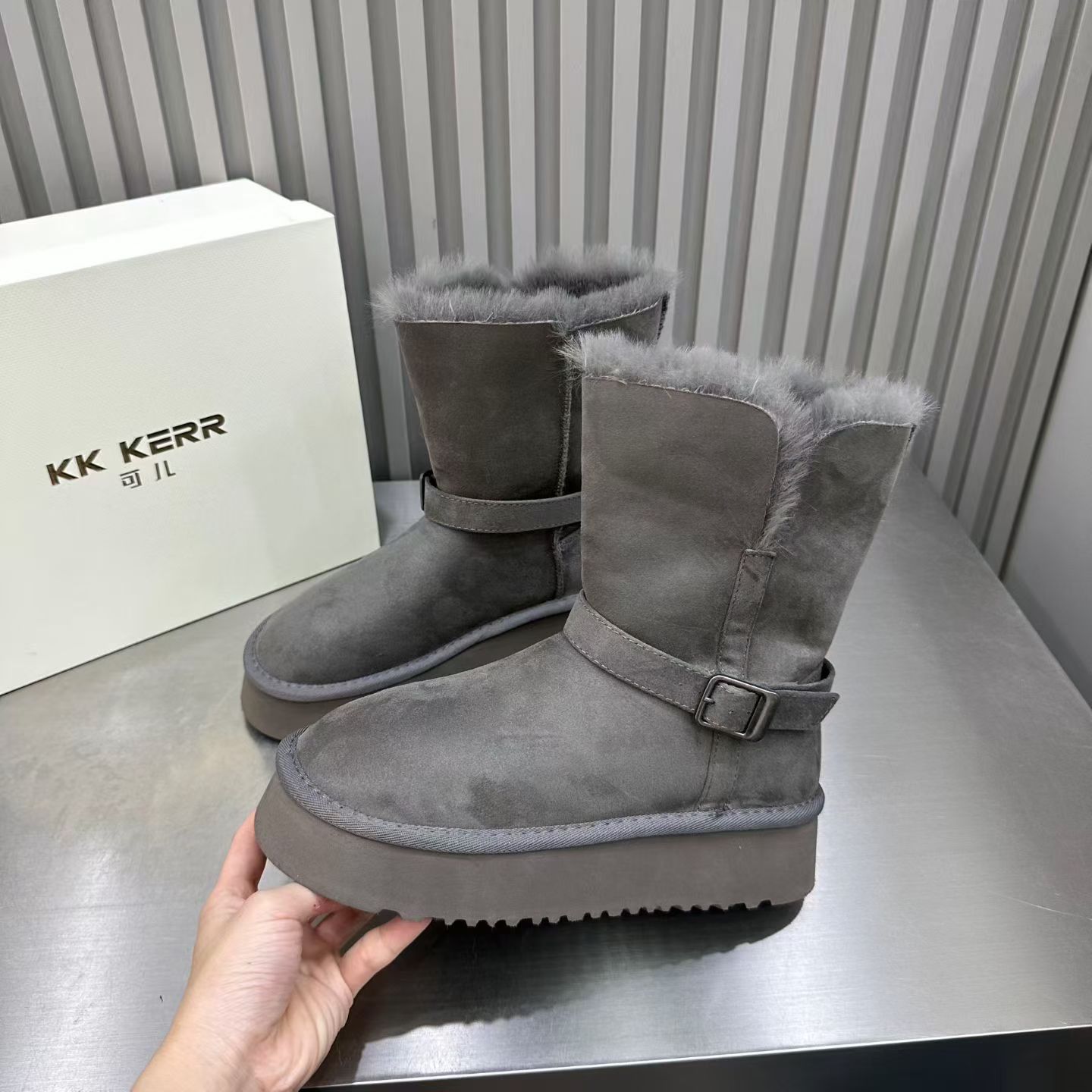 女鞋2025冬季新款加绒厚底兔毛雪地靴保暖短筒皮带扣骑士靴马丁靴 - 图1