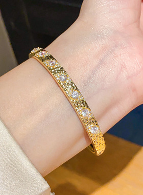 18k电镀锆石圆形卡扣手镯