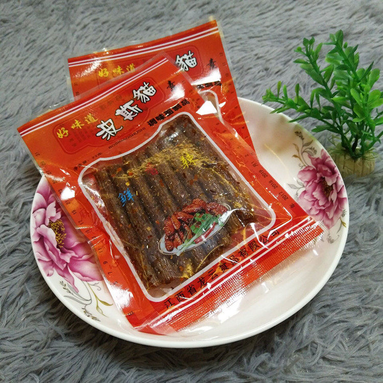 江西贵溪特产素食辣条波斯猫辣味辣丝辣片香辣零食包邮23克50包邮
