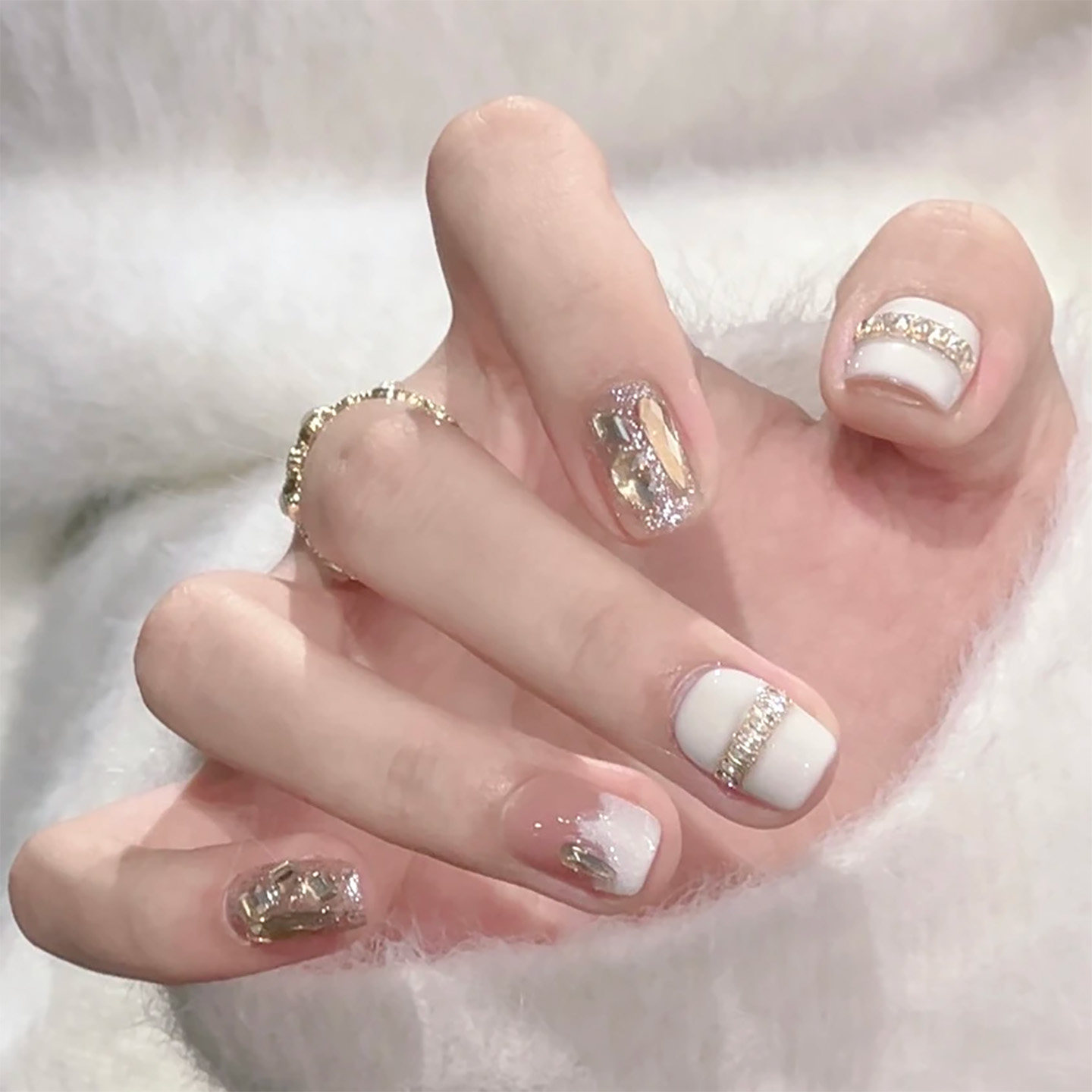 2025年新款秋冬氛围感璀璨雪国显白美甲显白穿戴甲纯手工高级感,淘宝优惠券,粉丝福利购,淘宝优惠卷