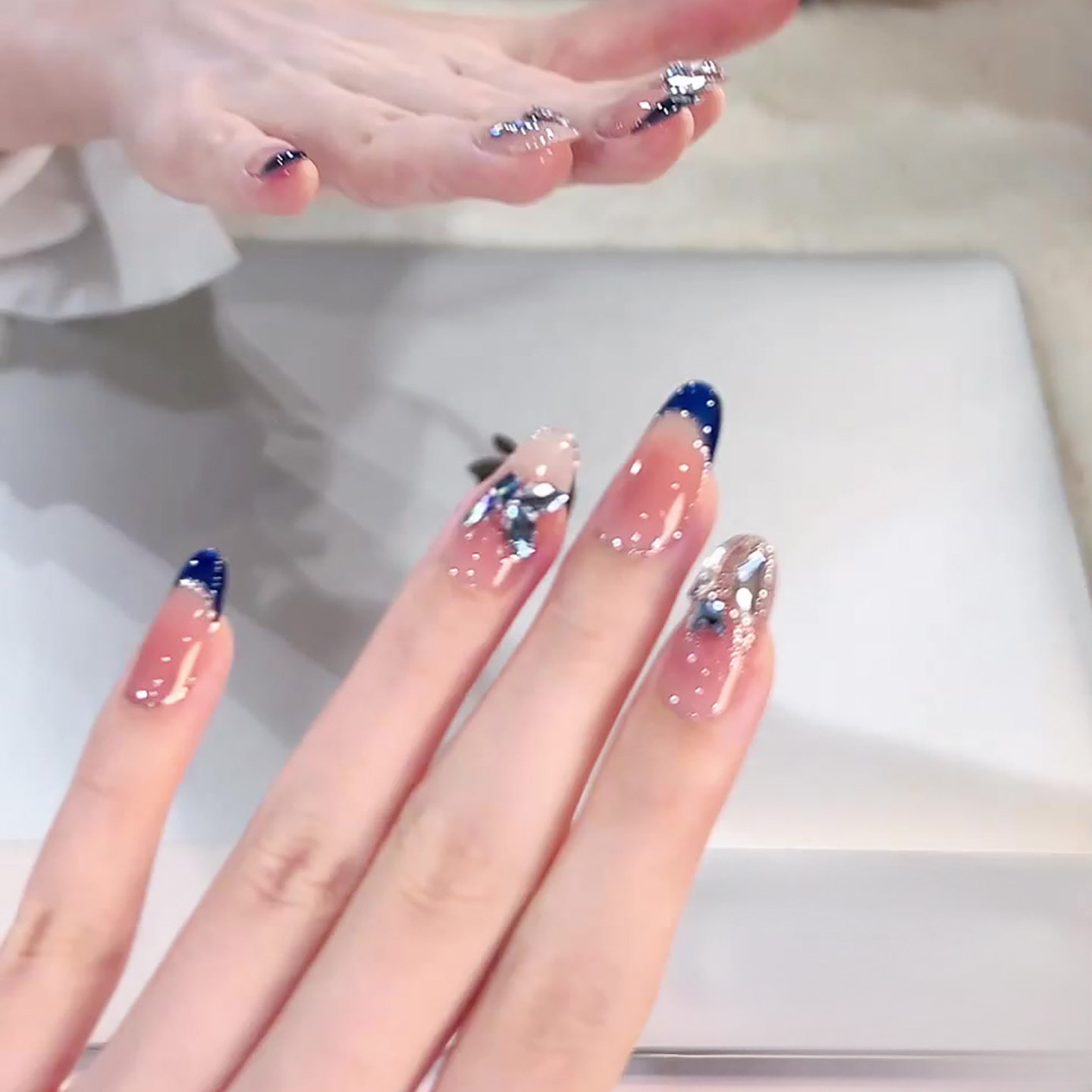 2025年新款秋季克莱因蓝法式蝴蝶美甲显白穿戴甲纯手工高级感短款,淘宝优惠券,粉丝福利购,淘宝优惠卷