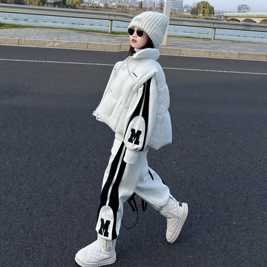 女童冬季洋气时髦套装2025加棉保暖马甲外套休闲加绒卫衣运动裤子