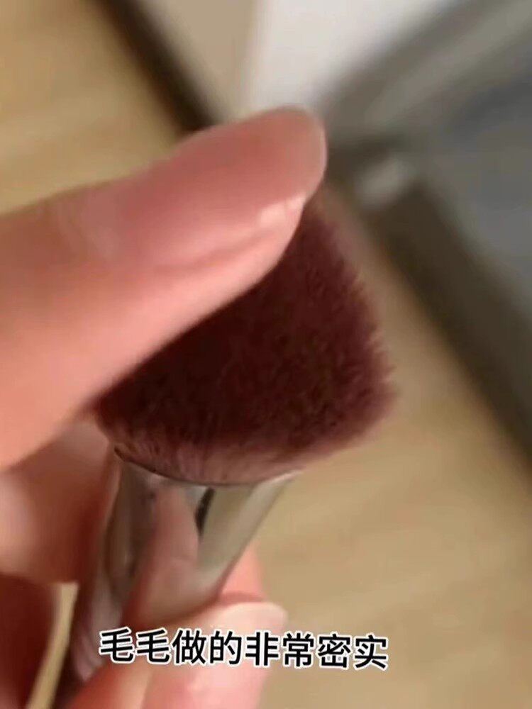 三角高光熨斗刷提亮泪沟面中法令纹化妆刷遮瑕无刷痕彩妆化妆刷