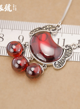 马克赛石榴石如意锁吊坠泰银