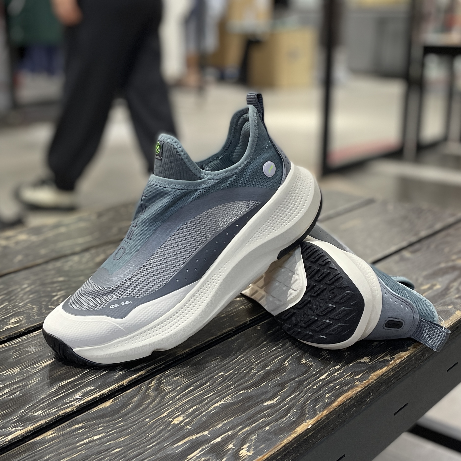 李宁男子SOFT GO反光透气一脚蹬休闲鞋2023夏季新款运动鞋AGLT105 - 图2