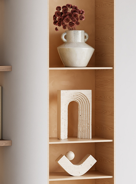 日系侘寂风客厅开放格陶瓷摆件