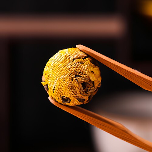 2026新茶云南凤庆滇红金丝皇菊花红茶龙珠绣球开花250g罐装浓香型 - 图0