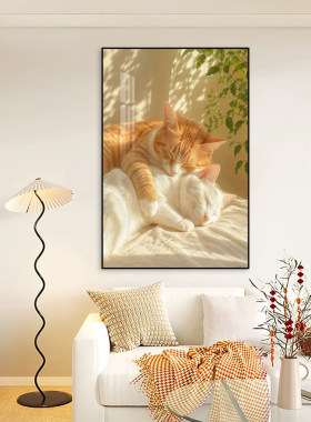 治愈系猫咪装饰画北欧温馨客厅挂画民宿卧室床头暖黄色小花猫壁画