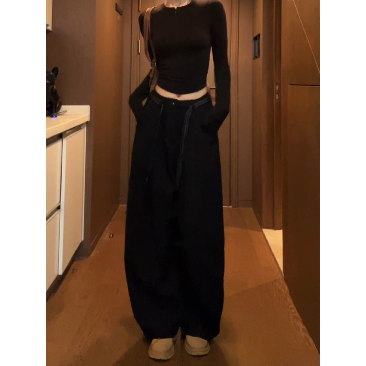 黑色美式复古毛呢弯刀休闲裤女2025秋冬新韩版高腰宽松休闲阔腿裤,淘宝优惠券,粉丝福利购,淘宝优惠卷