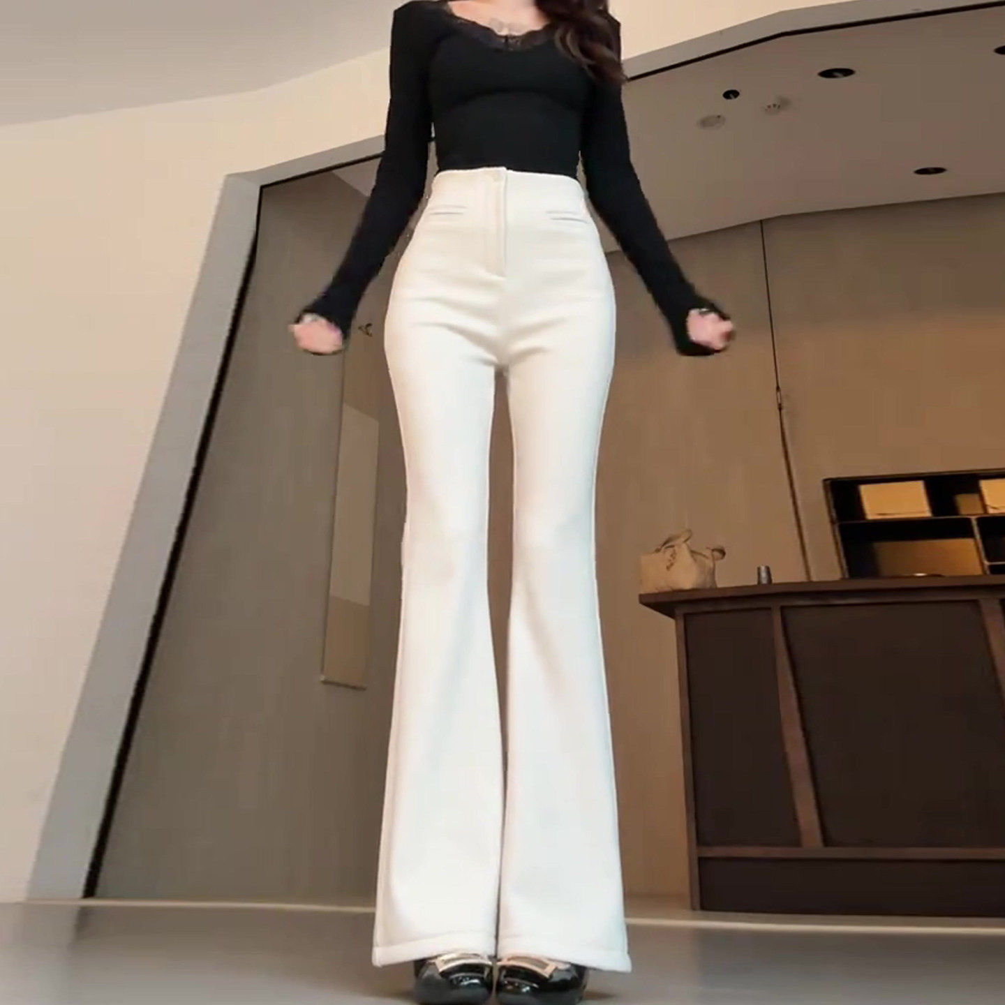 巨好看的微喇加绒裤子女2025冬季新款简约修身高腰气质百搭休闲裤,淘宝优惠券,粉丝福利购,淘宝优惠卷