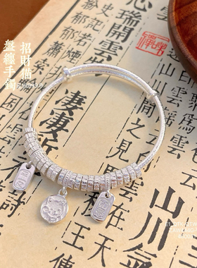 胜银·盘缠招财猫平安如意吊坠足银999手镯锤印纹推拉口女生银镯