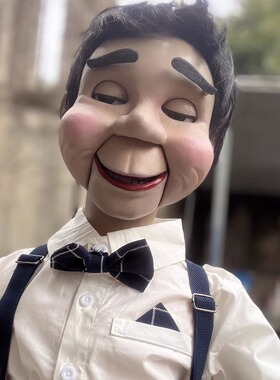 嘴巴眼睛会动会说话的玩具木偶人