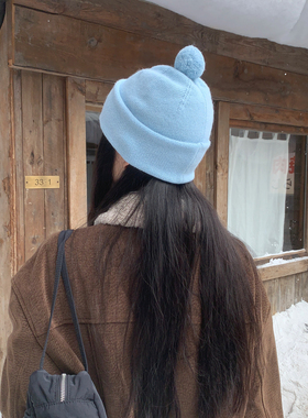 蓝色毛球秋冬保暖百搭针织帽女