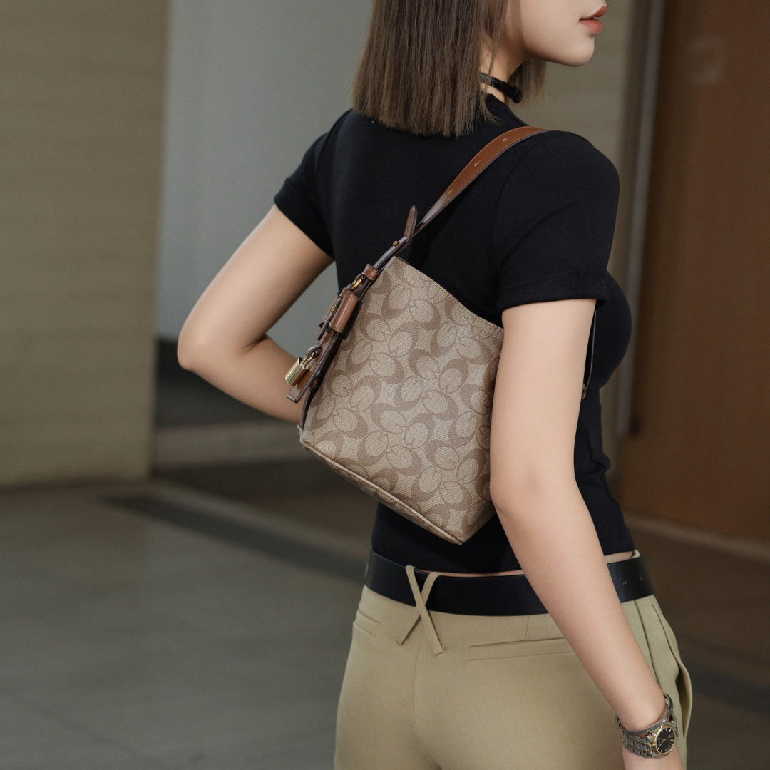 优草坊2025新款高级感水桶包休闲百搭单肩斜挎包简约时尚款老花包,淘宝优惠券,粉丝福利购,淘宝优惠卷