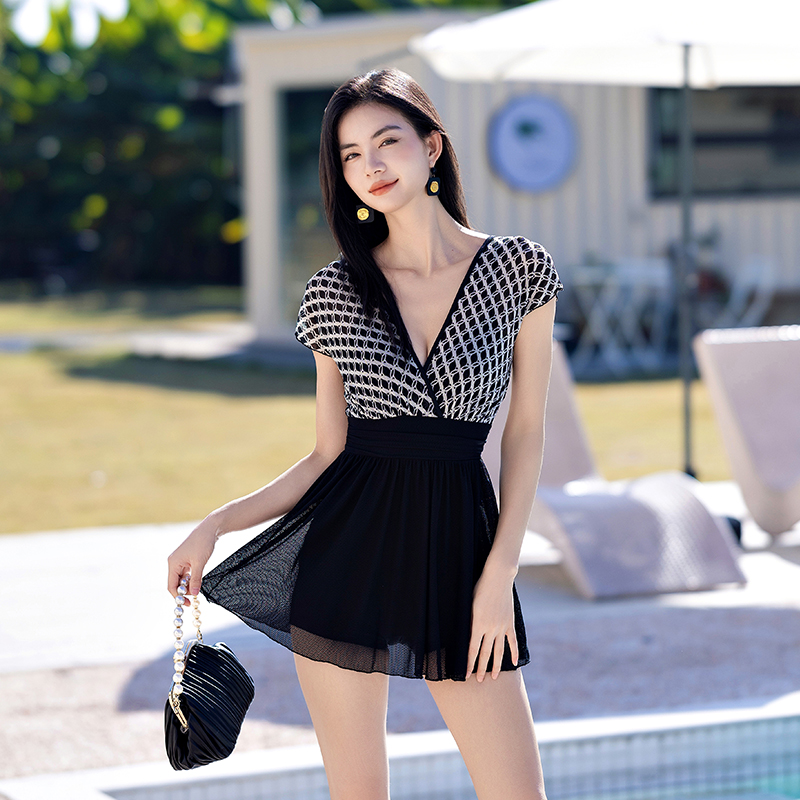 亦美珊连体游泳衣女士温泉遮肚子保守显瘦微胖遮肉高级感2025新款