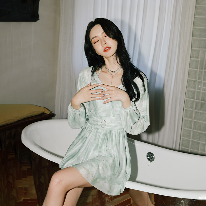 亦美珊连体游泳衣女士高端成人2025新款长袖微胖遮肉高级感泡温泉