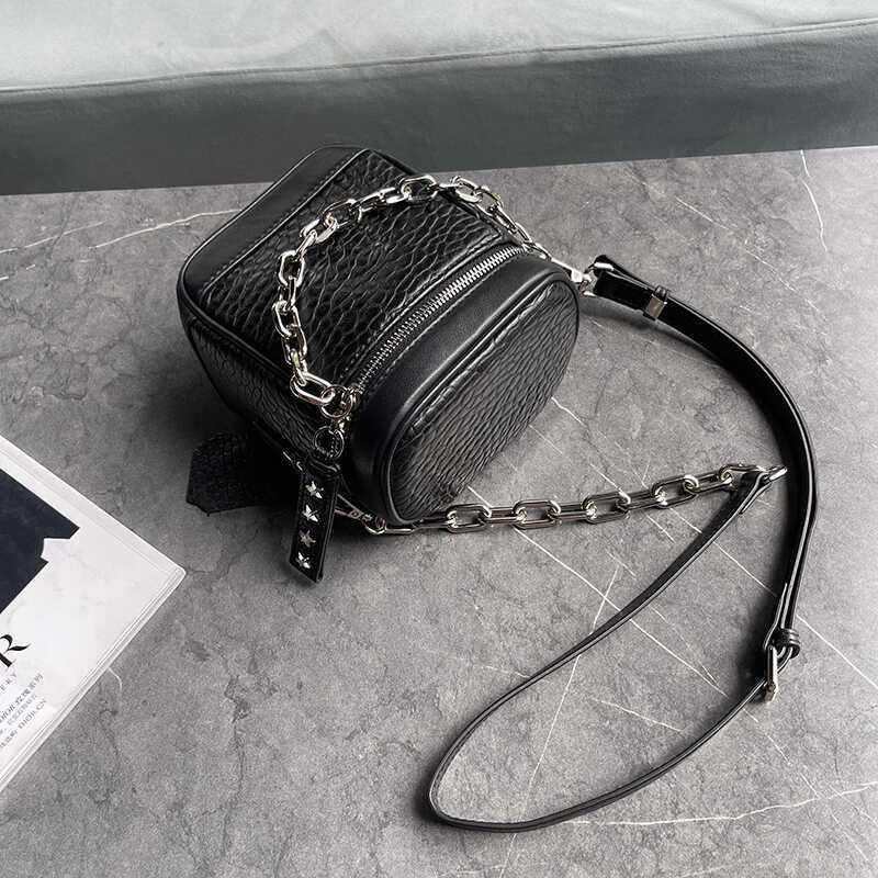 高级感泡泡羊皮水桶包2025新款个性女包小众盒子包单肩斜挎链条包,淘宝优惠券,粉丝福利购,淘宝优惠卷