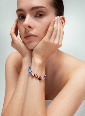 TWENTYONEAUGUST原创设计彩色琉璃花朵串珠手链多巴胺甜美手链