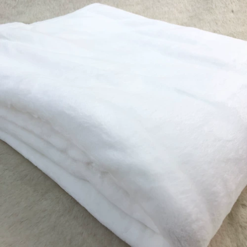 Белое коралловое одеяло, диван