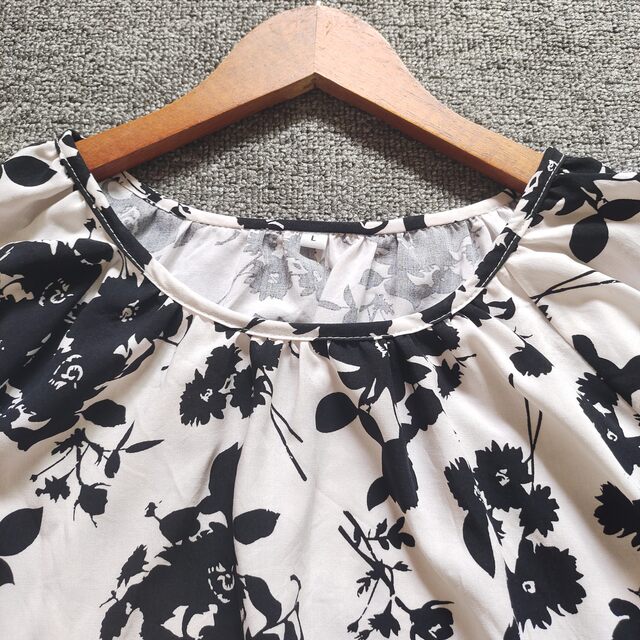 ເສື້ອແຂນສັ້ນລາຍດອກ rayon neck top