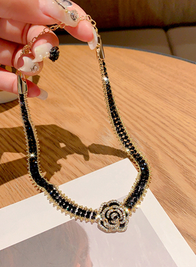 月销10万件的编织水晶花朵项链