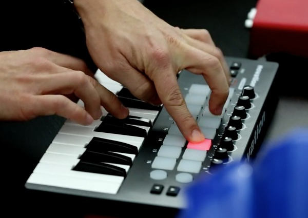 【野雅绫】Novation Launchkey mini MKlll MIDI键盘控制器三代 - 图2