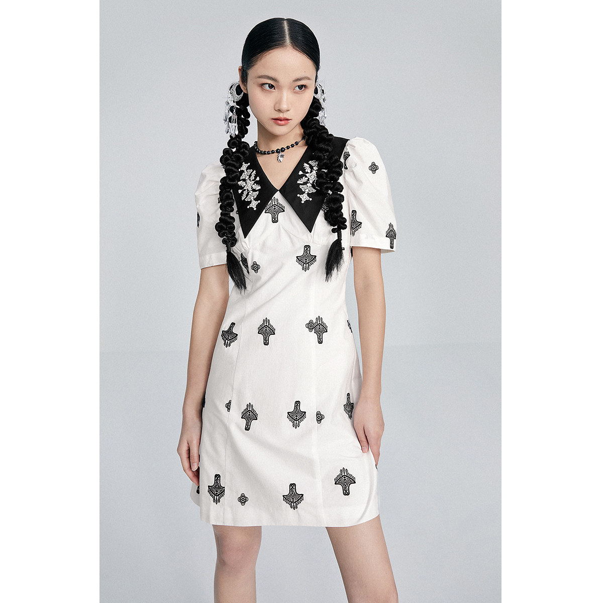 太平鸟刺绣2022年夏季新款连衣裙 太平鸟喜之乐连衣裙