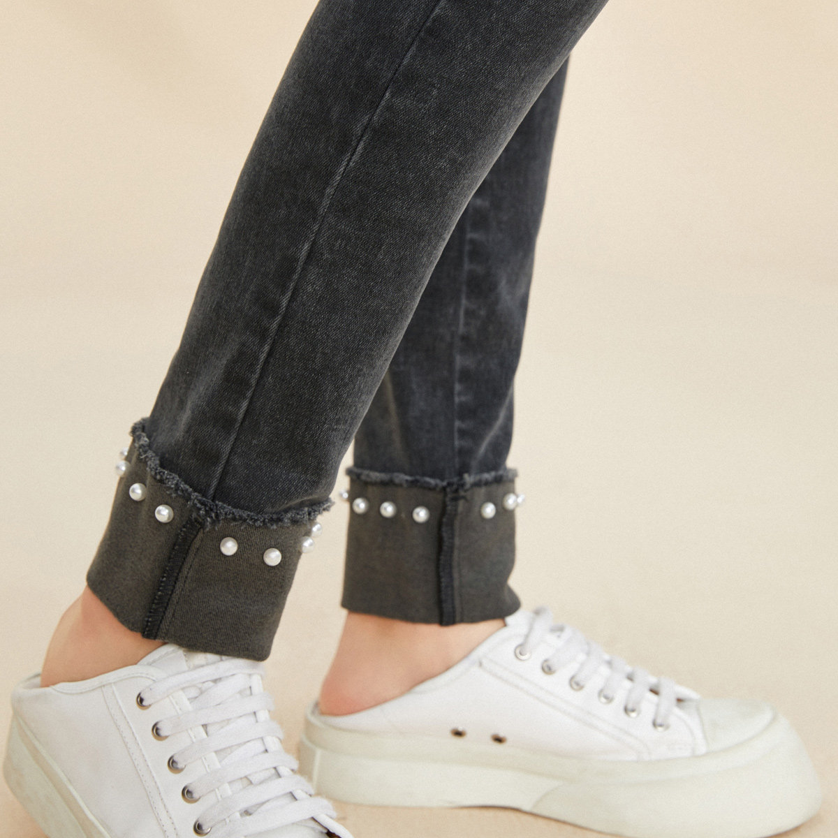 太平鸟高腰小脚2020秋季新款牛仔裤 太平鸟普埃拉牛仔裤