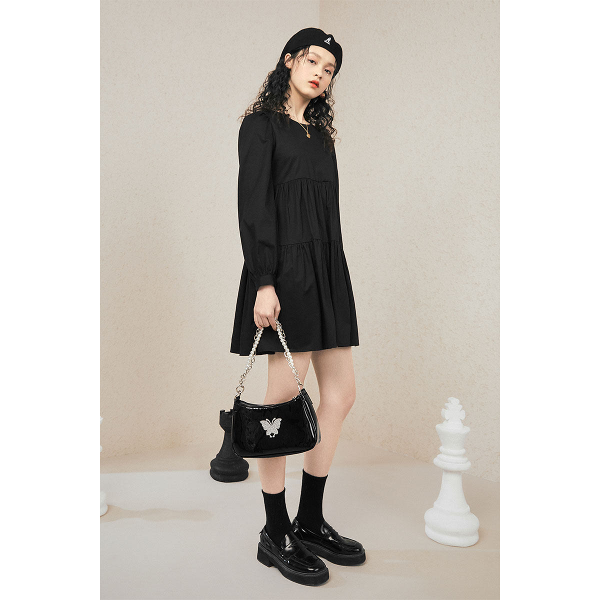 太平鸟黑色宽松2020秋季新款娃娃裙 太平鸟连衣裙