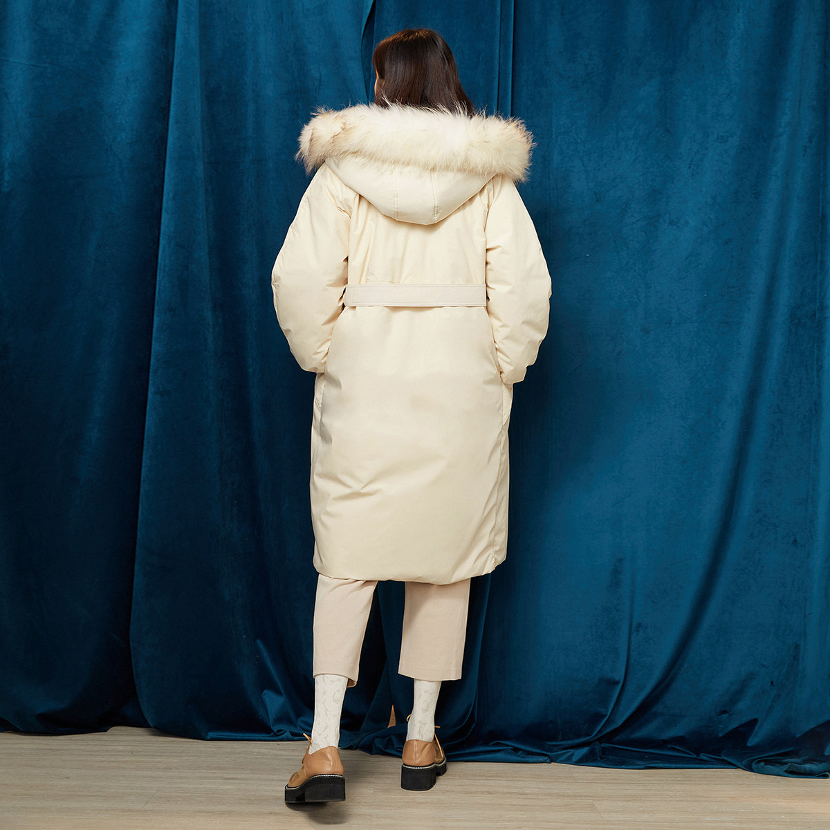 太平鸟长款女2020新款大毛领白鸭绒 太平鸟广仁羽绒服