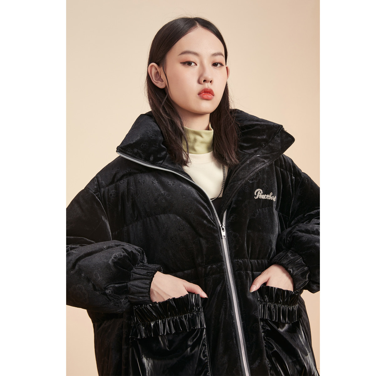 太平鸟2020新款短款小个子女羽绒服 太平鸟喜之乐羽绒服