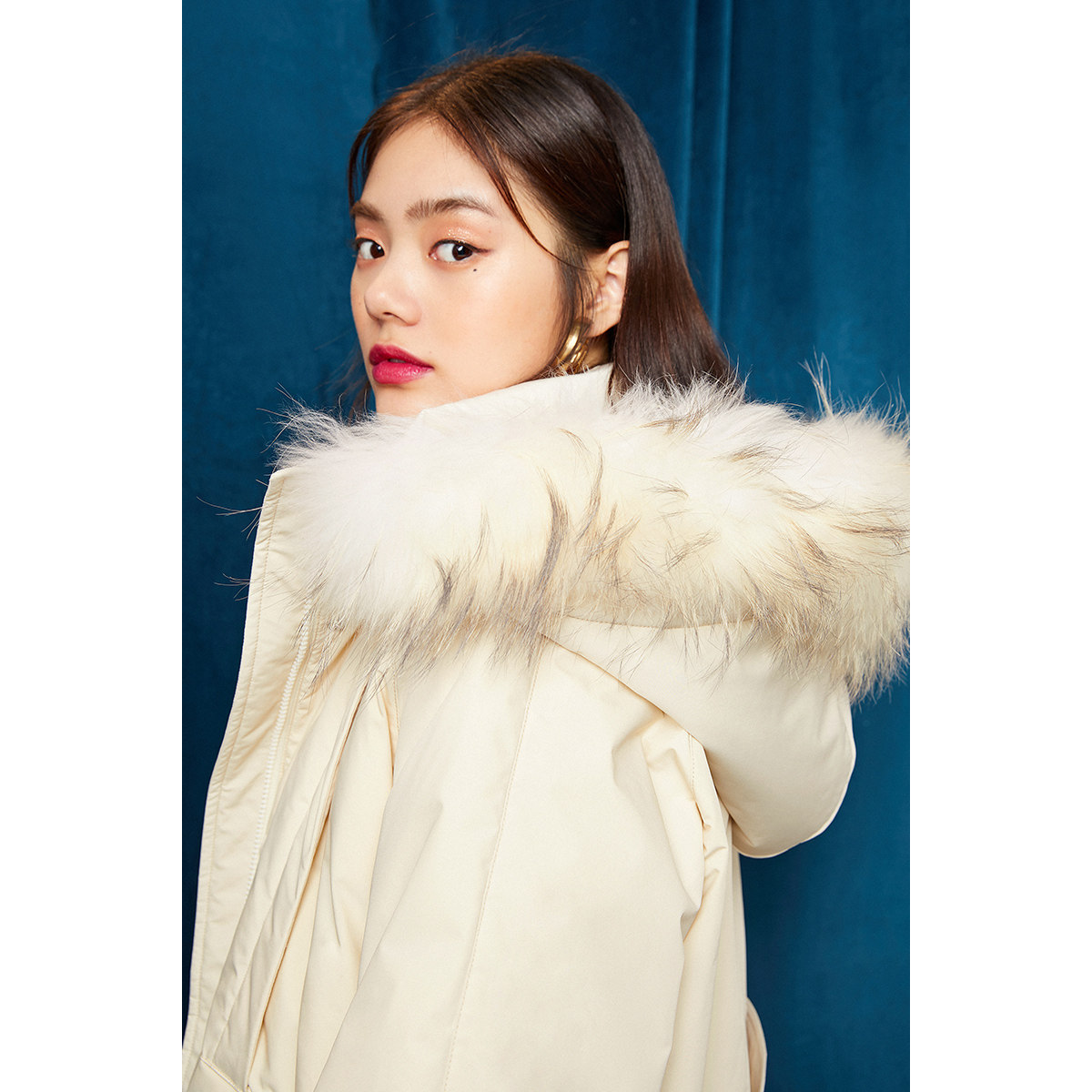 太平鸟长款女2020新款大毛领白鸭绒 太平鸟广仁羽绒服