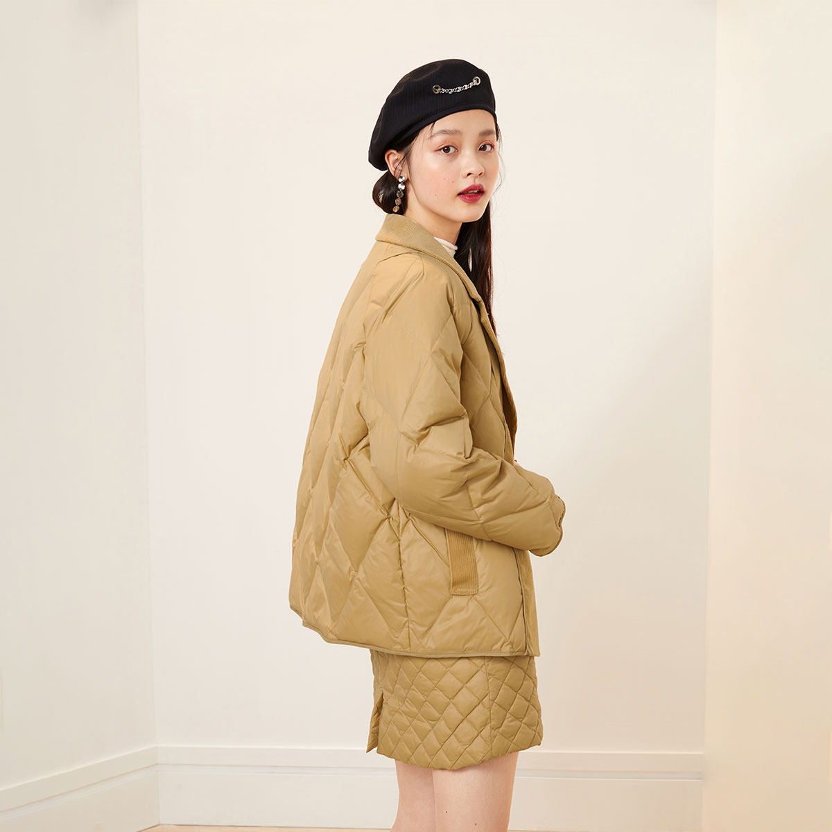 太平鸟灯芯绒拼接轻羽绒2020羽绒服 太平鸟广仁羽绒服