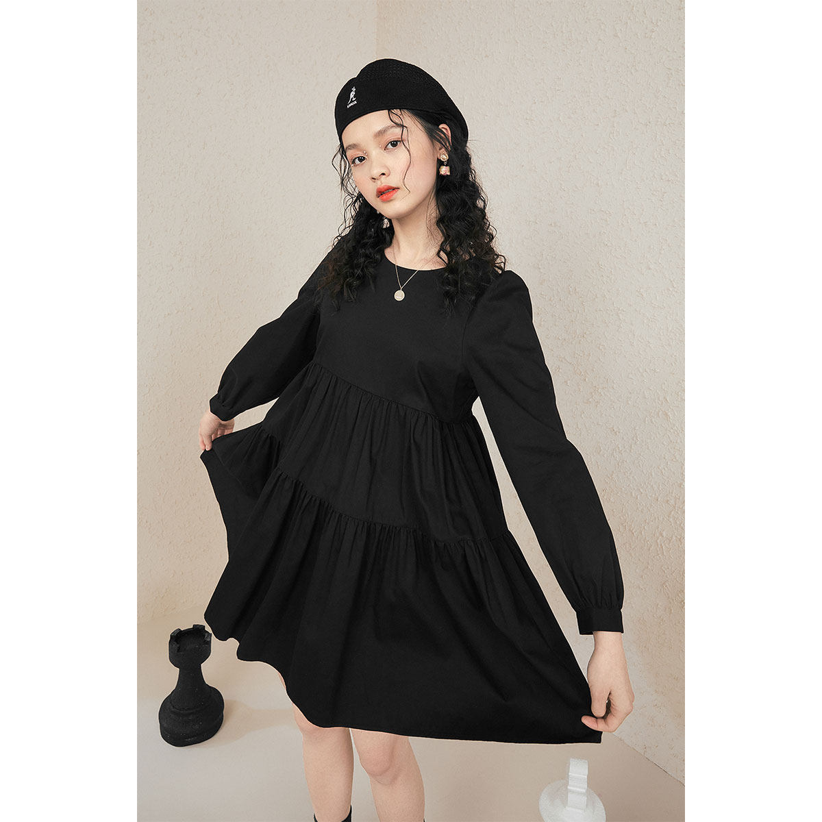 太平鸟黑色宽松2020秋季新款娃娃裙 太平鸟连衣裙